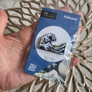 The great Hokusai wave pin new